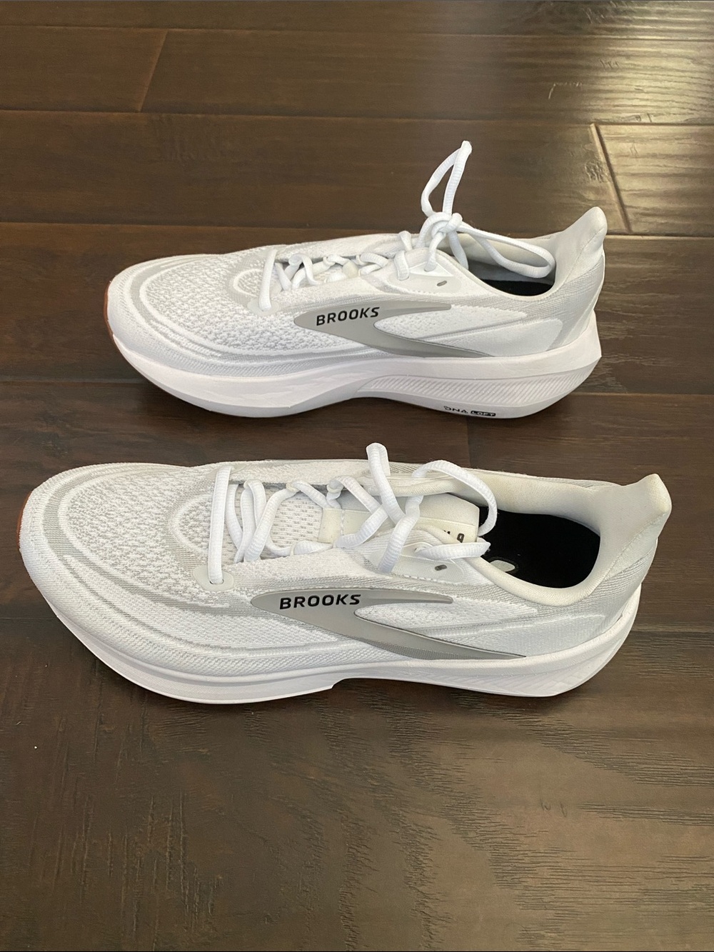 New with box Brooks Revel lace up sneakers women’s size 11